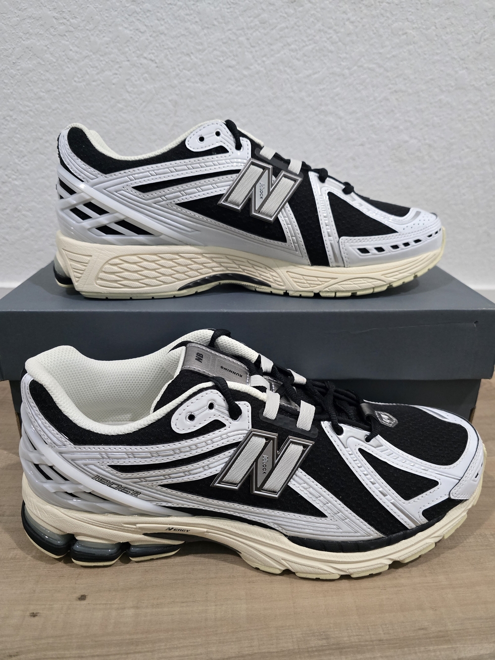 New Balance 1906 R Men’s Black & White Running Shoes 12M/13.5W